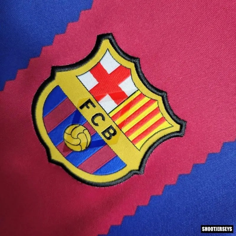 Barcelona "Rolling Tongue"